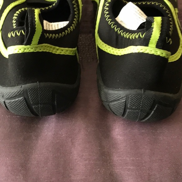 Great sport shoes for water and land!! Boys size 6. Or why not unisex?? - Picture 6 of 6